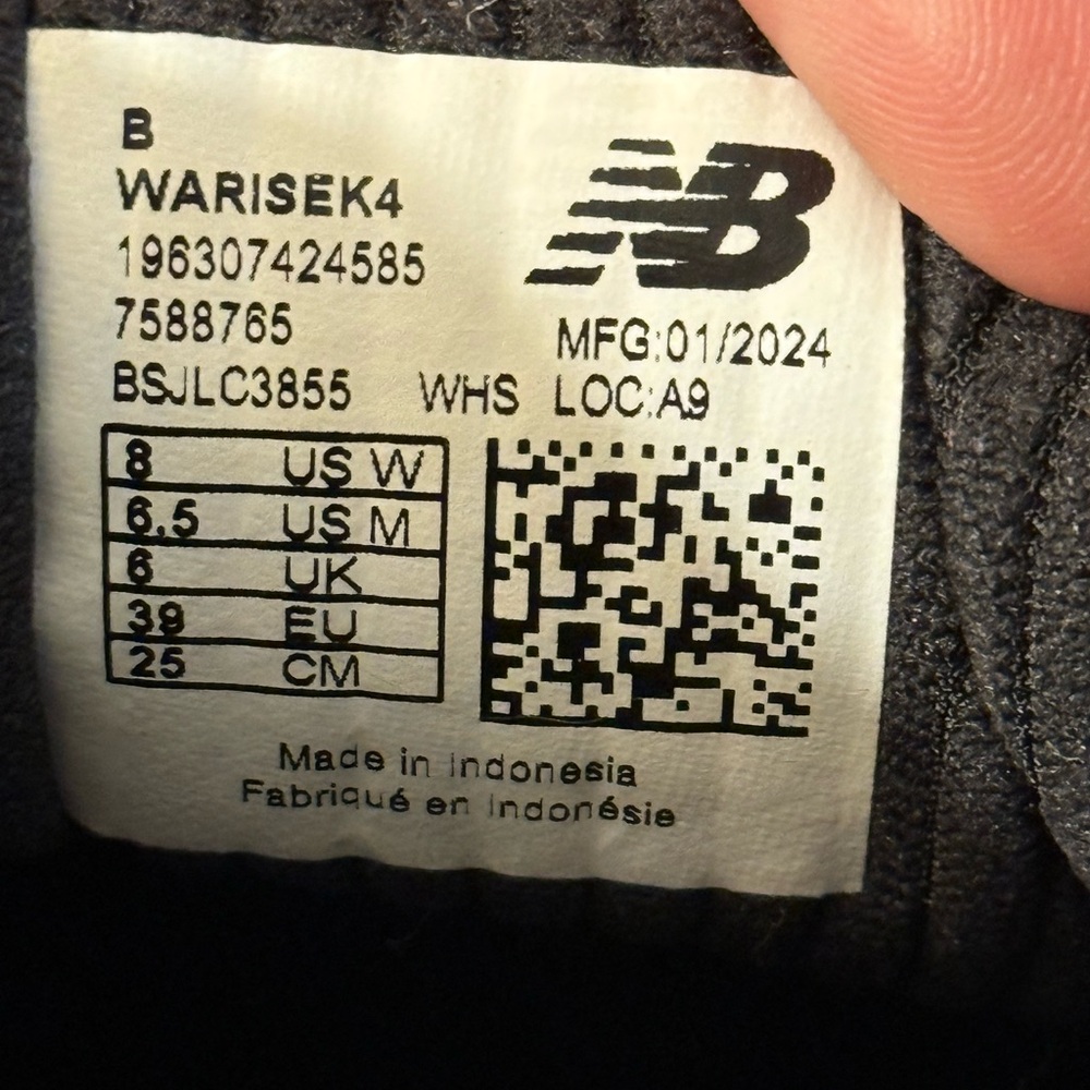 New Balance Women's Fresh Foam Arishi Running Sneakers Black/Gold - Picture 8 of 8